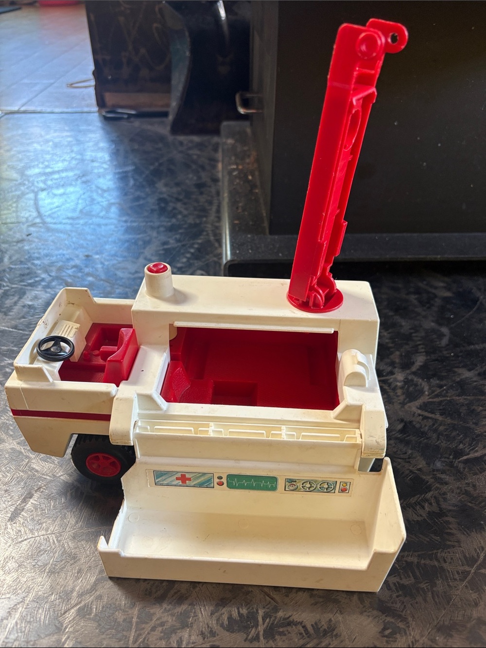Vintage Fisher price 1974 emergency rescue truck